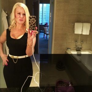 BCBGMAXAZRIA black body con dress.